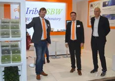Michiel van Bennekom, Kees Veldhuijzen and Eloy Boon with Iribov, active in tissue culture. Also in soft fruit, for which the company is certified by Naktuinbouw.